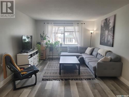 14 2121 Rae Street, Regina, SK - Indoor Photo Showing Living Room