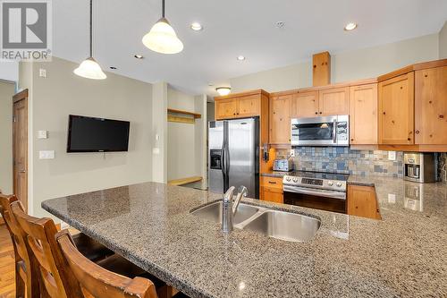 255 Raven Ridge Road Unit# 1, Big White, BC - Indoor Photo Showing Kitchen With Double Sink With Upgraded Kitchen