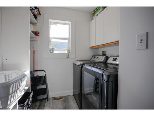 5820 Woodland Drive, Taghum, BC - Indoor Photo Showing Laundry Room