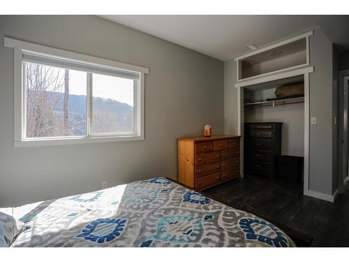 5820 Woodland Drive, Taghum, BC - Indoor Photo Showing Bedroom
