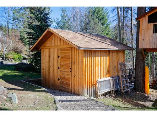 5820 Woodland Drive, Taghum, BC - Outdoor With Exterior