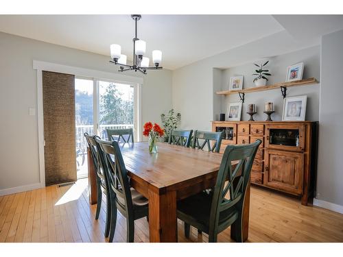 5820 Woodland Drive, Taghum, BC - Indoor Photo Showing Dining Room