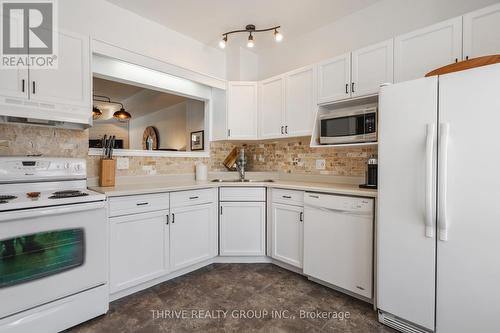 #17 -1415 Commissioners Rd, London, ON - Indoor Photo Showing Kitchen