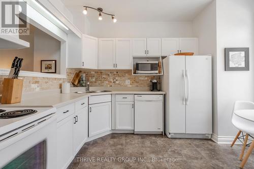 #17 -1415 Commissioners Rd, London, ON - Indoor Photo Showing Kitchen