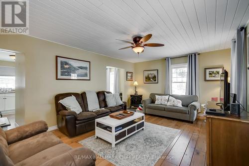 1108 Milford Bay Rd, Muskoka Lakes, ON - Indoor Photo Showing Living Room