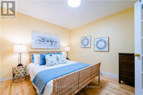 10 Dixie Ave, Niagara-On-The-Lake, ON - Indoor Photo Showing Bedroom