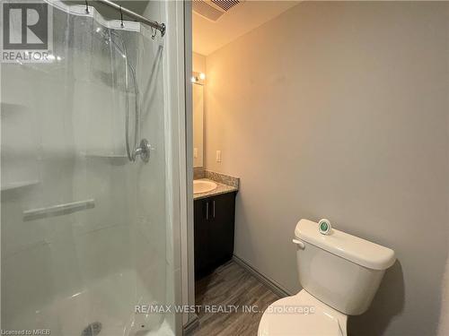 G212 - 275 Larch Street, Waterloo, ON - Indoor Photo Showing Bathroom