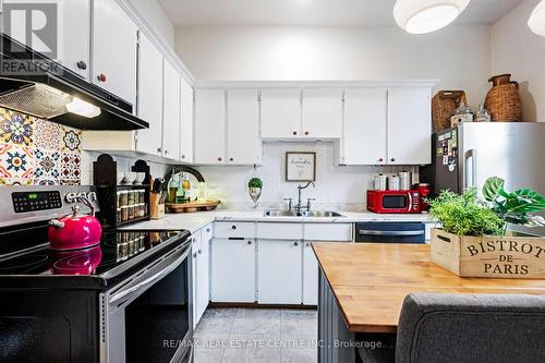 321 Owen Sound Street, Shelburne, ON - Indoor Photo Showing Kitchen With Double Sink