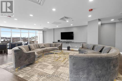 612 - 7711 Green Avenue, Niagara Falls, ON - Indoor Photo Showing Living Room