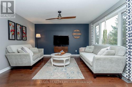 43642 Sparta Line, Central Elgin, ON - Indoor Photo Showing Living Room