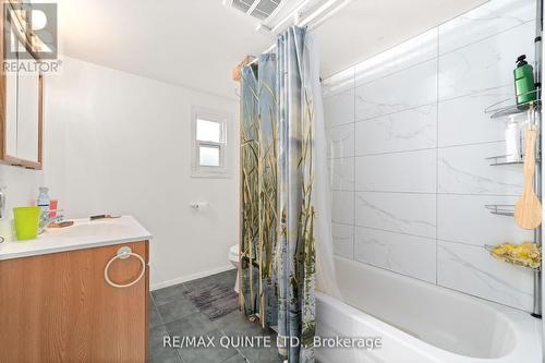 21 Moore Ave, Greater Napanee, ON - Indoor Photo Showing Bathroom