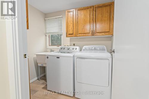30 Broadview Crt, Kitchener, ON - Indoor Photo Showing Laundry Room