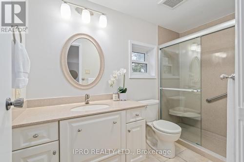 30 Broadview Crt, Kitchener, ON - Indoor Photo Showing Bathroom