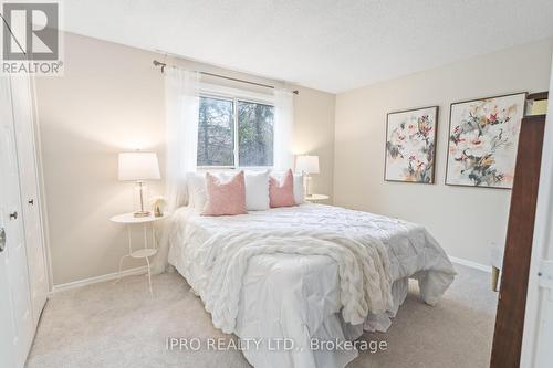 30 Broadview Crt, Kitchener, ON - Indoor Photo Showing Bedroom