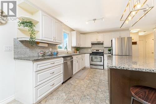 8189 Wellington Rd 124, Guelph/Eramosa, ON - Indoor Photo Showing Kitchen With Upgraded Kitchen