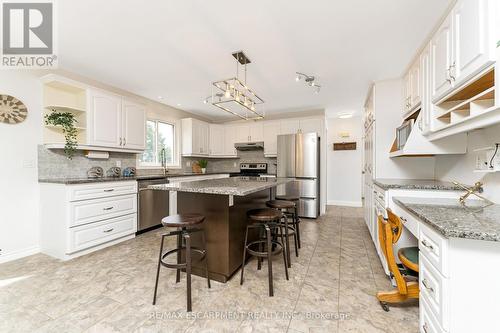 8189 Wellington Rd 124, Guelph/Eramosa, ON - Indoor Photo Showing Kitchen With Upgraded Kitchen