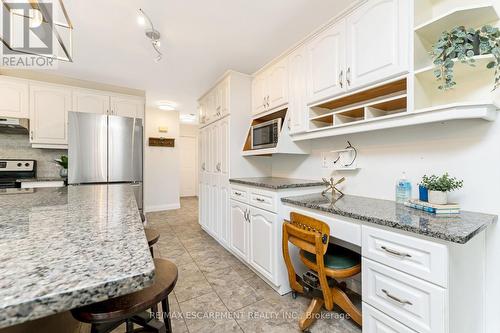 8189 Wellington Rd 124, Guelph/Eramosa, ON - Indoor Photo Showing Kitchen