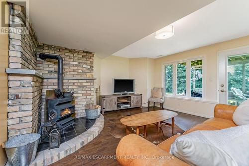 8189 Wellington Rd 124, Guelph/Eramosa, ON - Indoor Photo Showing Living Room With Fireplace