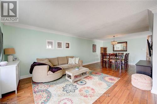 58 Bayview Drive, Grimsby, ON - Indoor Photo Showing Living Room
