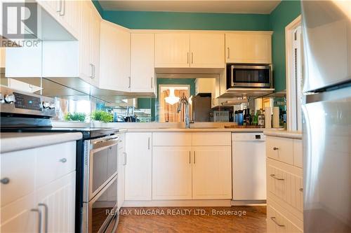 #904 -15 Towering Heights Blvd, St. Catharines, ON - Indoor Photo Showing Kitchen