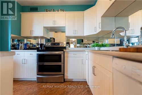 #904 -15 Towering Heights Blvd, St. Catharines, ON - Indoor Photo Showing Kitchen