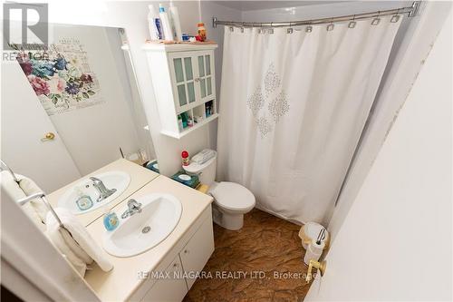 #904 -15 Towering Heights Blvd, St. Catharines, ON - Indoor Photo Showing Bathroom