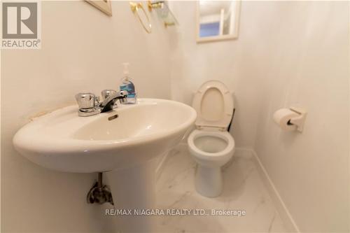 #904 -15 Towering Heights Blvd, St. Catharines, ON - Indoor Photo Showing Bathroom