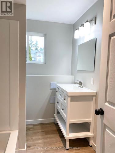 392 2Nd Ave, Campbell River, BC - Indoor Photo Showing Bathroom