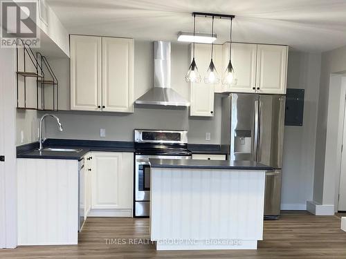 392 2Nd Avenue, Campbell River, BC - Indoor Photo Showing Kitchen