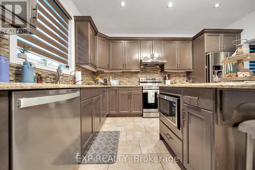 699 Normandy Drive, Woodstock, ON - Indoor Photo Showing Kitchen With Upgraded Kitchen