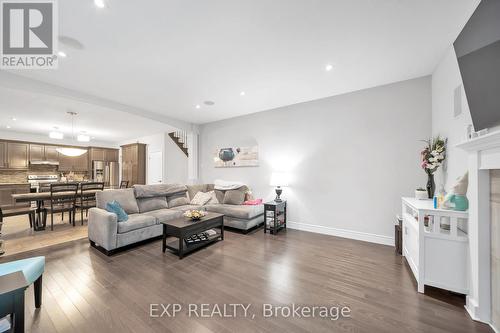 699 Normandy Drive, Woodstock, ON - Indoor Photo Showing Living Room