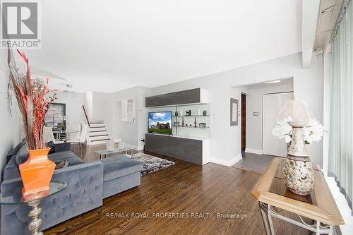 104 Topcliff Avenue, Toronto, ON - Indoor Photo Showing Living Room