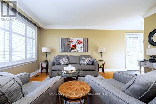 156 Wakefield Rd, Milton, ON - Indoor Photo Showing Living Room