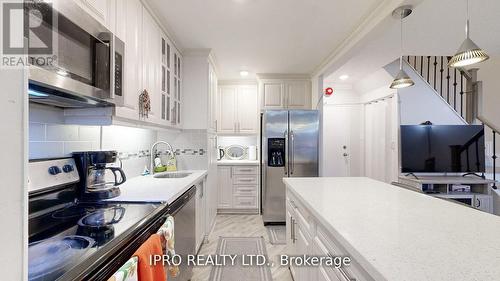 #342 -1395 Williamsport Dr, Mississauga, ON - Indoor Photo Showing Kitchen With Stainless Steel Kitchen With Upgraded Kitchen
