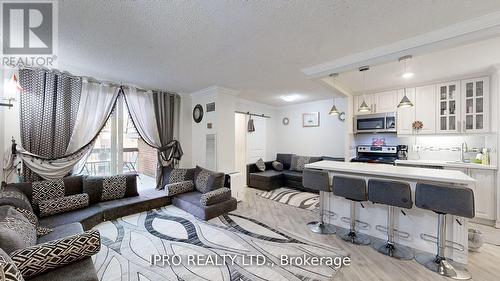 342 - 1395 Williamsport Drive, Mississauga, ON - Indoor Photo Showing Living Room