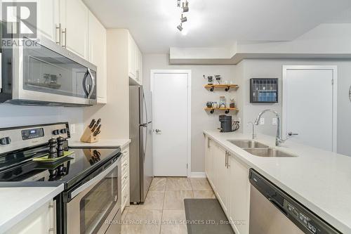 #328 -2486 Old Bronte Rd, Oakville, ON - Indoor Photo Showing Kitchen With Stainless Steel Kitchen With Double Sink With Upgraded Kitchen
