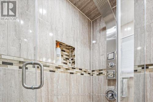 6525 Warbler Lane, Mississauga, ON - Indoor Photo Showing Bathroom