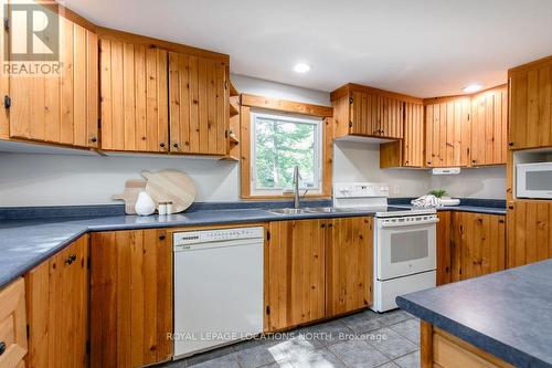 157 Woodland Drive, Wasaga Beach, ON - Indoor Photo Showing Kitchen With Double Sink