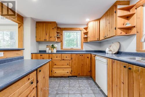 157 Woodland Drive, Wasaga Beach, ON - Indoor Photo Showing Kitchen