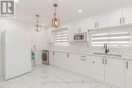 7277 Redfox Rd, Mississauga, ON - Indoor Photo Showing Kitchen