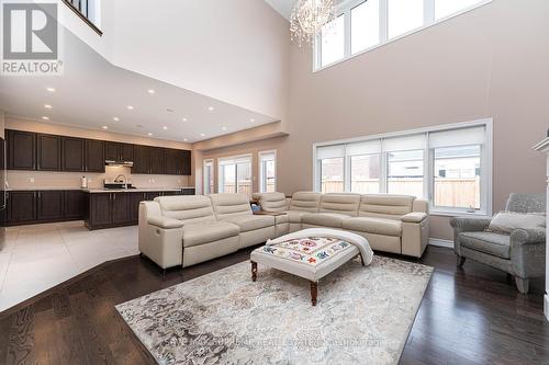 950 Cole St, Innisfil, ON - Indoor Photo Showing Living Room