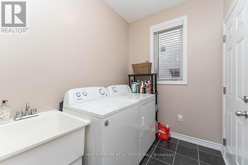 950 Cole St, Innisfil, ON - Indoor Photo Showing Laundry Room