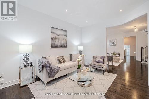 36 Attraction Drive, Brampton, ON - Indoor Photo Showing Living Room