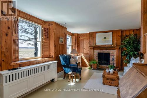 13014 Heritage Rd, Caledon, ON - Indoor Photo Showing Living Room With Fireplace