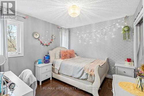 1646 Baggins St, Pickering, ON - Indoor Photo Showing Bedroom
