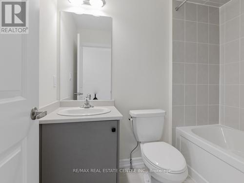 134 Senay Circ, Clarington, ON - Indoor Photo Showing Bathroom