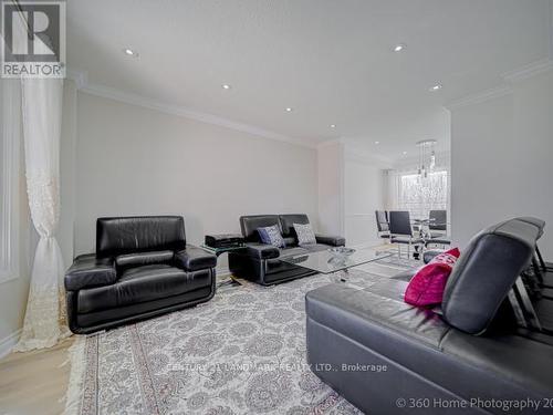 32 Noake Crescent, Ajax, ON - Indoor Photo Showing Living Room