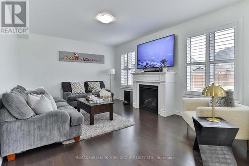 28 Goldeneye Dr, East Gwillimbury, ON - Indoor Photo Showing Living Room With Fireplace