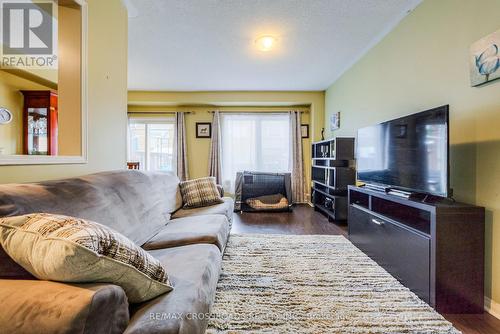 12 Latitude Lane W, Whitchurch-Stouffville, ON - Indoor Photo Showing Living Room