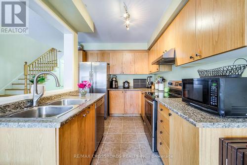 12 Latitude Lane W, Whitchurch-Stouffville, ON - Indoor Photo Showing Kitchen With Double Sink
